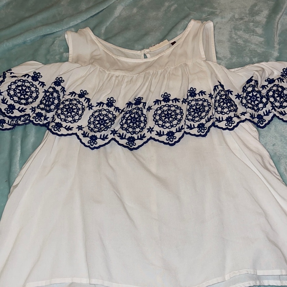 Open shoulder top